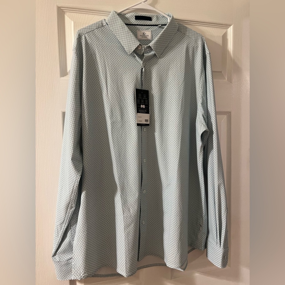 Brand new with tags men’s 7Diamonds button up dress shirt